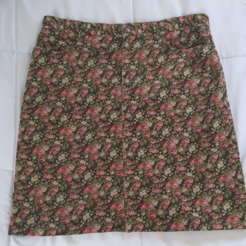Adorable floral corduroy skirt